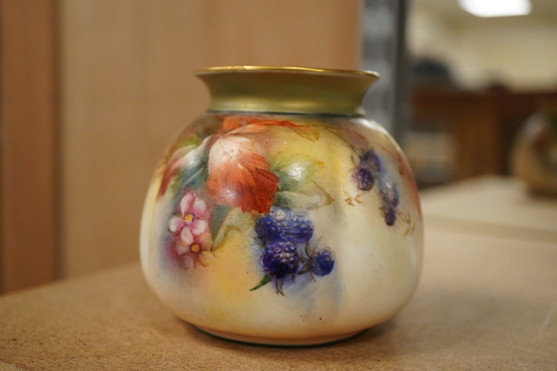 A Hadley's Worcester blackberries painted vase, model number 158, 8cm